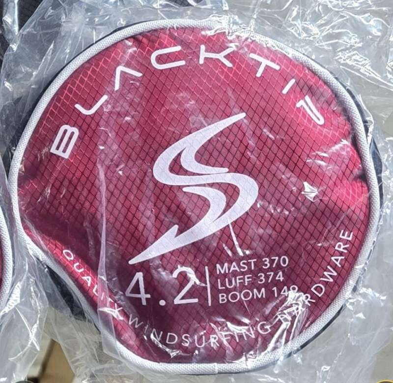 SIMMER STYLE BLACK TIP 4.2  2025