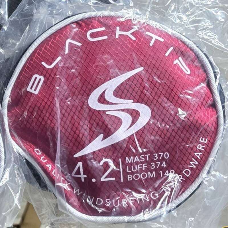 SIMMER STYLE BLACK TIP 4.2  2025